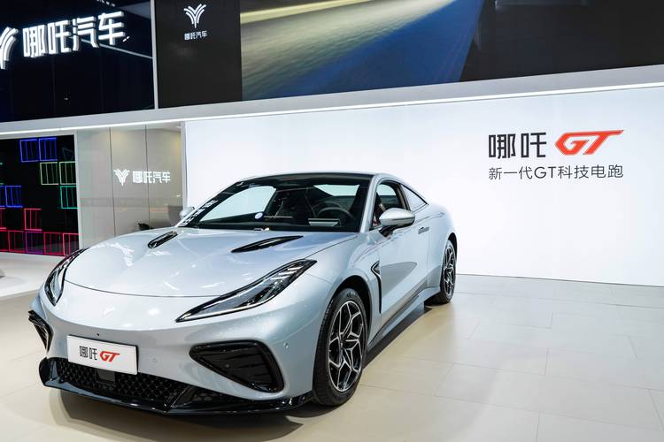 惠州148哪吒汽车在智能汽车领域的表现，领途汽车在新能源汽车市场中的影响力